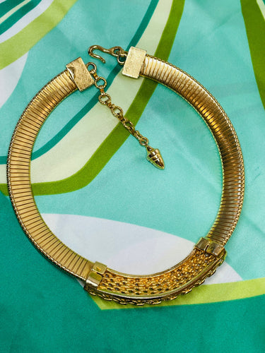 1980’s Gold Textured Omega Necklace Devil's Details